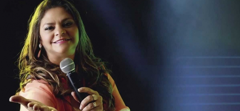 Léa Mendonça lança o álbum Adoração na Guerra