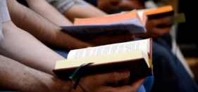 20 mil Bíblias são distribuídas, pela primeira vez, para famílias palestinas