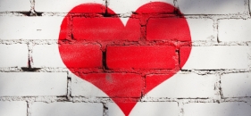 Enquete do dia: É possível amar com atitudes mais do que com o coração?